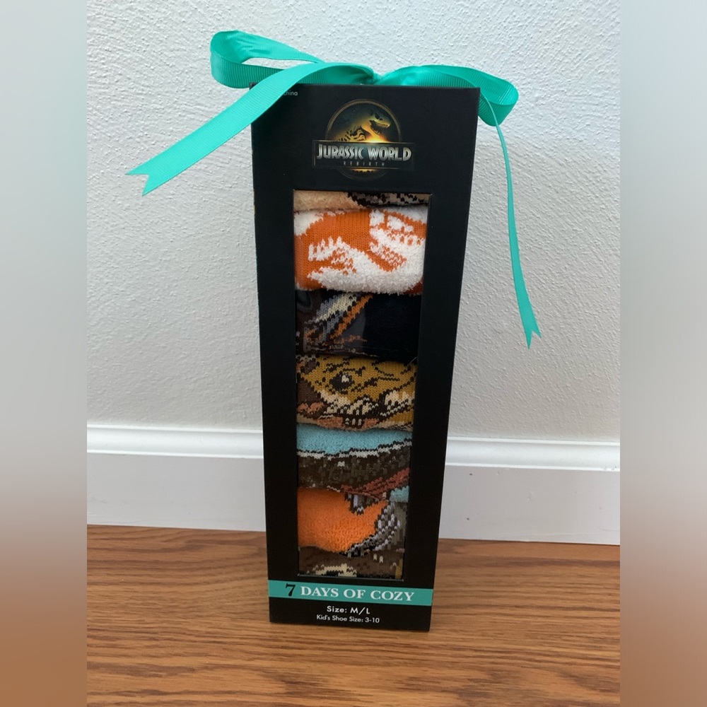 Jurassic World Rebirth 7 days of cozy kid’s socks